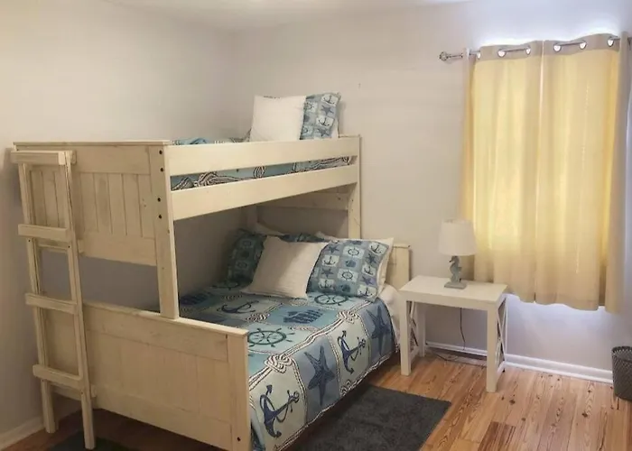 Living The Dream 2 Bedroom Ocean View Cozy