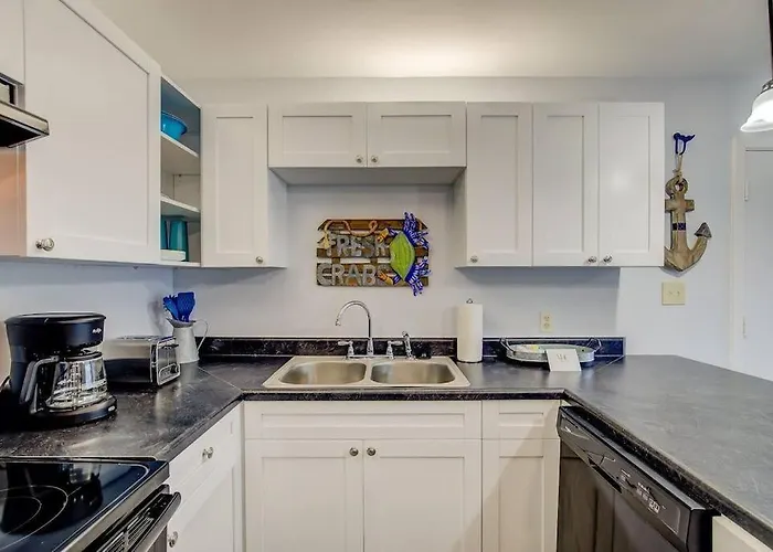 Living The Dream 2 Bedroom Ocean View Cozy Apartment *
