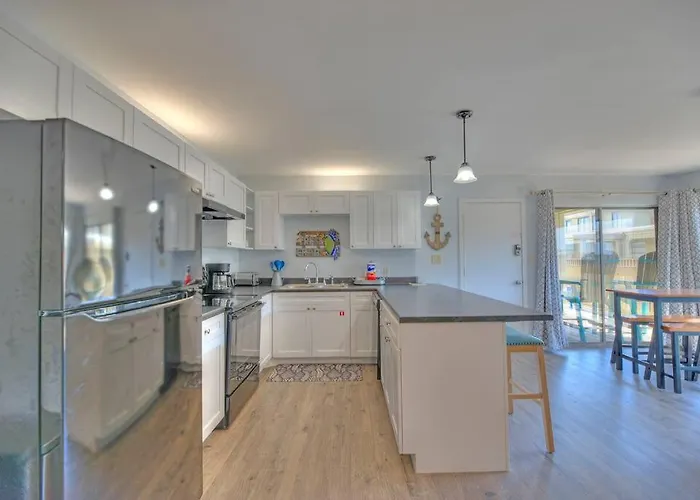 Living The Dream 2 Bedroom Ocean View Cozy Apartment