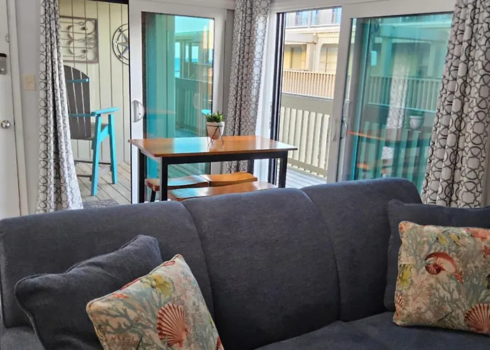 Living The Dream 2 Bedroom Ocean View Cozy *