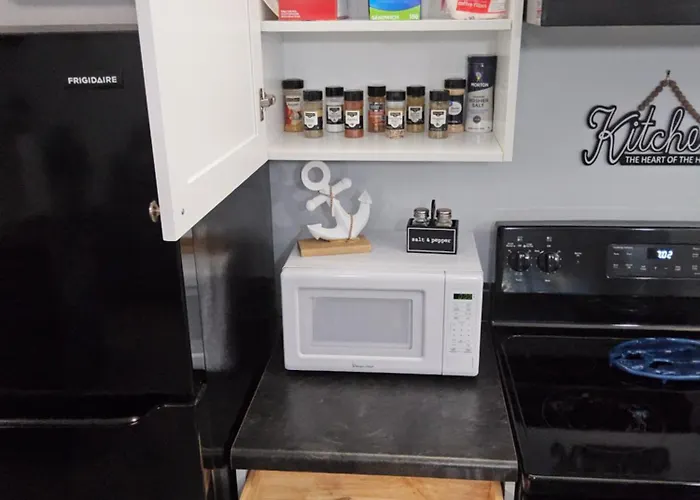 Living The Dream 2 Bedroom Ocean View Cozy