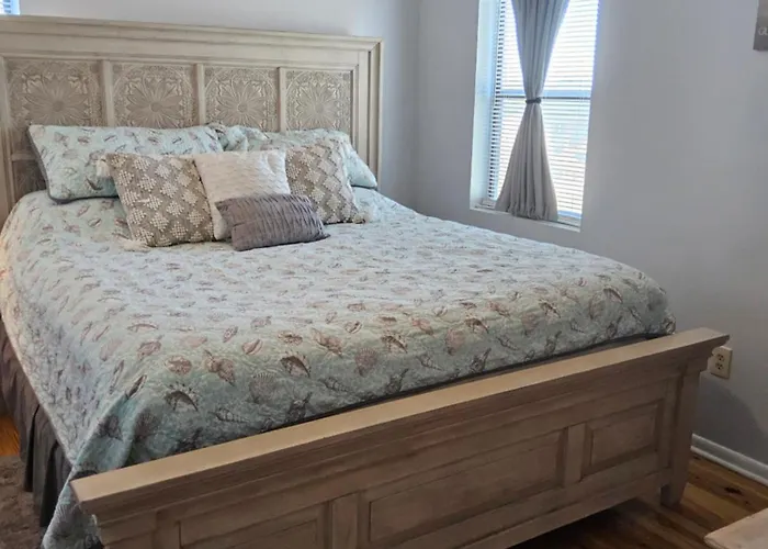 Living The Dream 2 Bedroom Ocean View Cozy